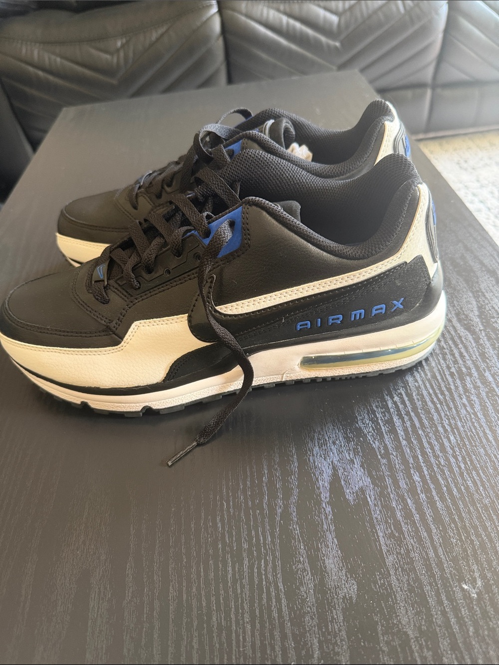 Nike Air Max Men’s Low-Top Sneakers — Black, White & Blue - Picture 3 of 4